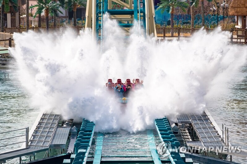 테마파크 줄줄이 실패했던 부산…롯데월드는 다를까?