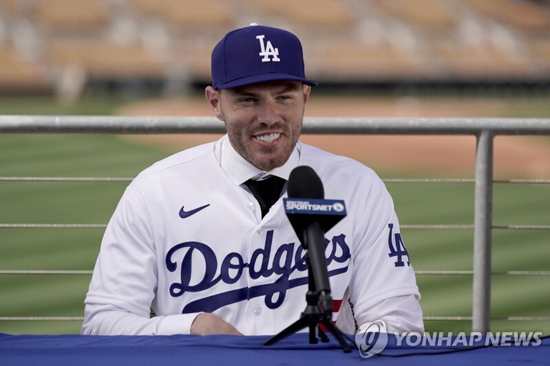 MLB 다저스 새 중심 타자 프리먼, 51세까지 연봉 분할 수령