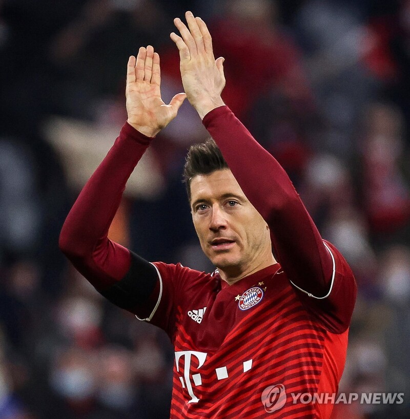 레반도프스키, 5번째 분데스리가 30골 돌파…뮐러와 어깨 나란히
