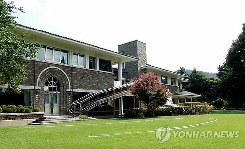 '따뜻한 남쪽 청와대' 청남대…영화·광고 촬영지로 인기