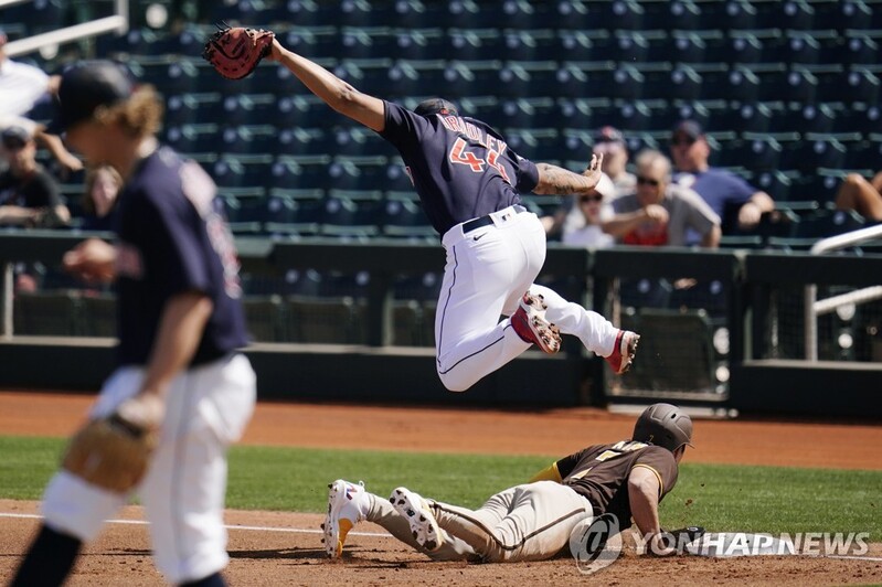 김하성, 3경기 연속 안타…시범경기 타율 0.500