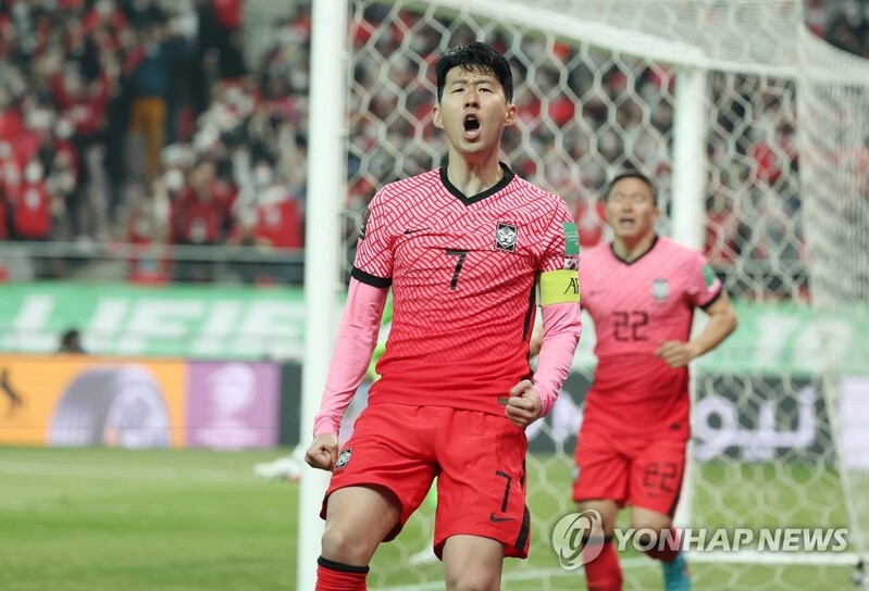 (LEAD) S. Korea blank Iran 2-0 in World Cup qualifying match