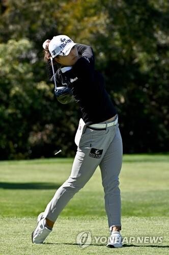 고진영, 16라운드 연속 60대 타수…JTBC 클래식 1R 선두