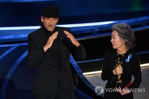 오스카 남우조연상에 '코다' 청각장애인 배우 트로이 코처