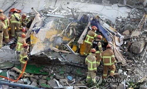 (LEAD) Gov't seeks HDC Hyundai's license cancellation over deadly Gwangju building collapse
