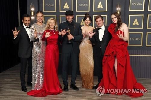 OTT 후발주자 애플 '양 대신 질' 전략…오스카 수상으로 증명