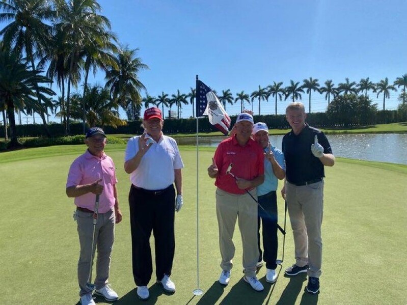 '골프광' 트럼프, 성명 내고 홀인원 자축…"사람들이 물어봐서"