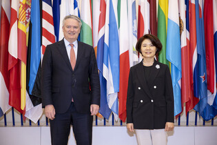 Environment minister meets OECD chief