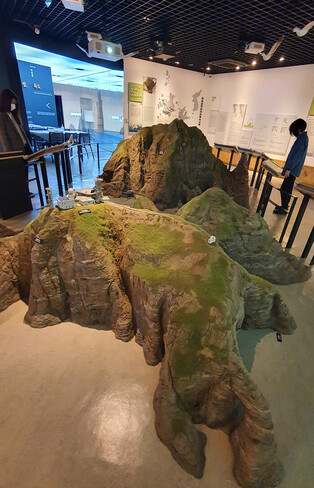 Japan's claim to S. Korea's easternmost islets