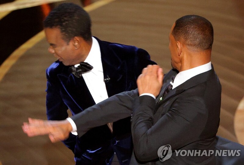 "윌 스미스, 오스카 시상식 폭행뒤 퇴장 거부"…징계 착수