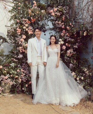 [Weekly Digest: Mar.28-Apr.3] Actors Hyun Bin, Son Ye-jin get married…Stray Kids tops 6 charts in Billboard