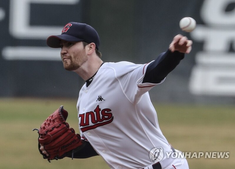 Giants' Charlie Barnes outduels Heroes' flamethrower in KBO Opening Day victory