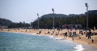 [K-Geography] Enjoying beach springtime
