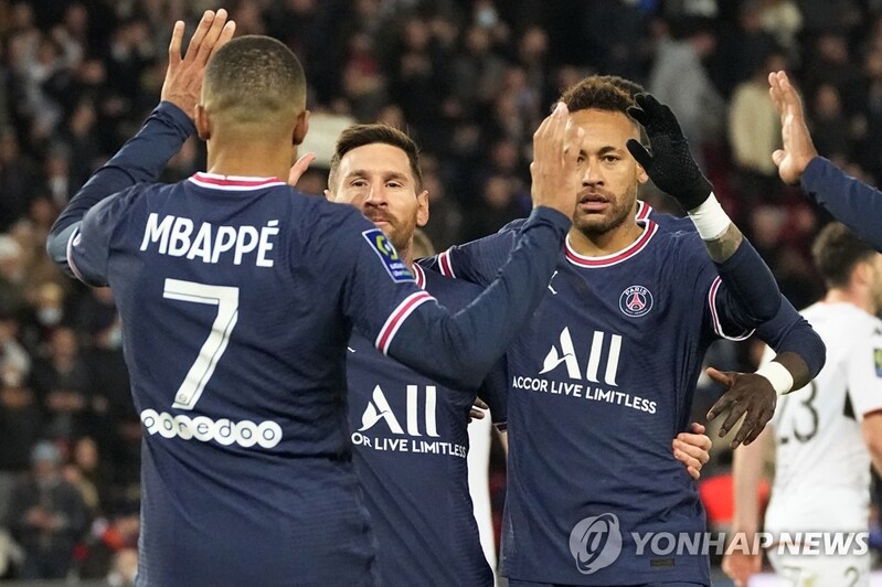 PSG '메시-네이마르-음바페' 삼각편대, 처음으로 동반 골잔치