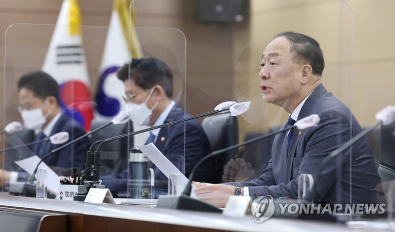 (3rd LD) S. Korea to expand fuel tax cuts amid surging energy prices