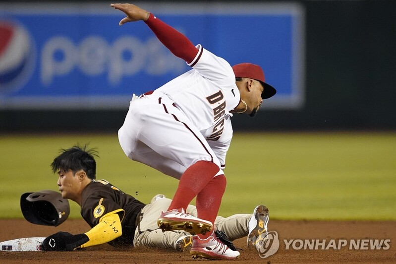 김하성, 개막전 2득점 맹활약…샌디에이고는 2-4 역전패