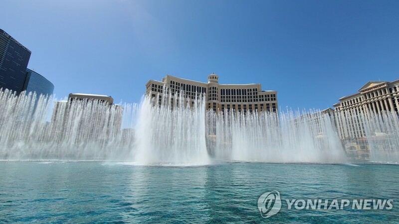 BTS 음악 따라 춤추는 물줄기에 '환호'…축제장 된 라스베이거스