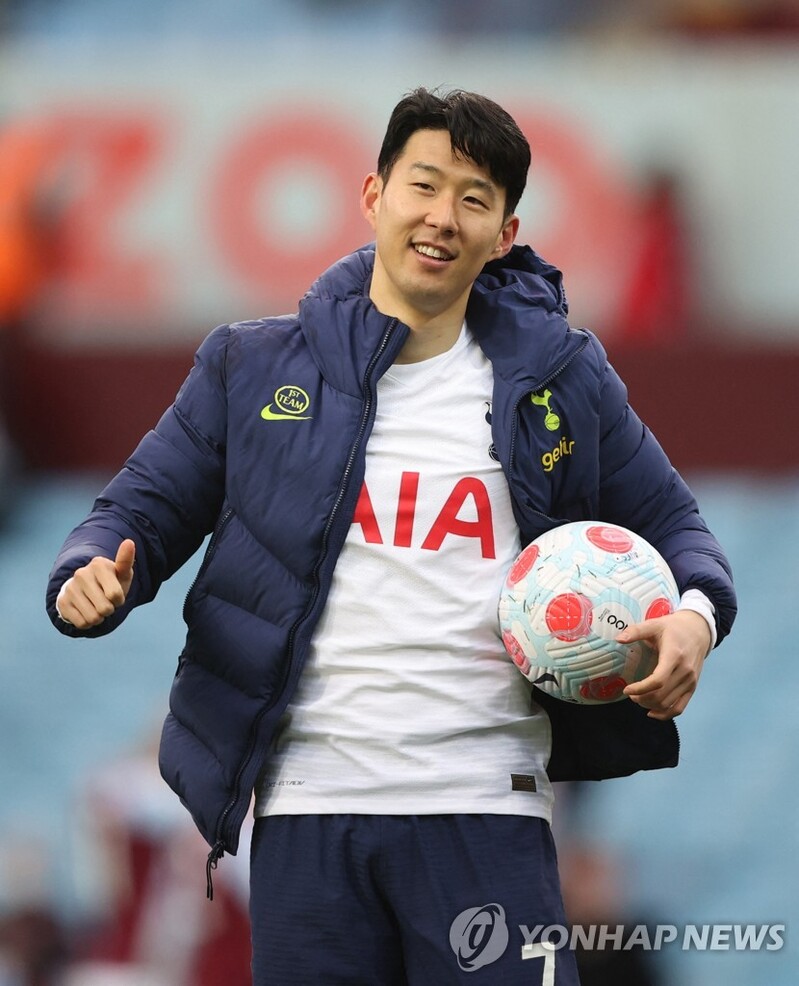 해트트릭 손흥민 "4-0이지만 어려운 경기…동료 선수들에 감사"