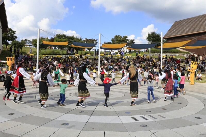 임실치즈테마파크, 주말마다 마술·서커스·버스킹 등 공연