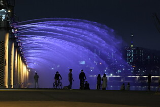 Bridge fountain