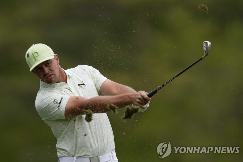 디섐보 손목 수술로 2개월 결장…5월 PGA 챔피언십 불참할 듯