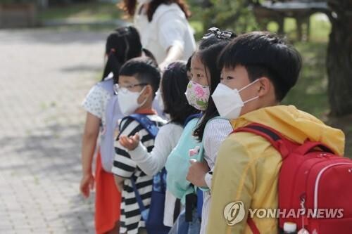 Koreans eager for return to maskless normal life; some, however, want to keep mask-wearing