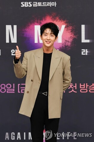 Actor Lee Joon-gi tests positive for COVID-19… “only has slight sore throat”