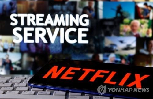 넷플릭스, 11년 만에 처음으로 가입자 감소…주가 폭락(종합)