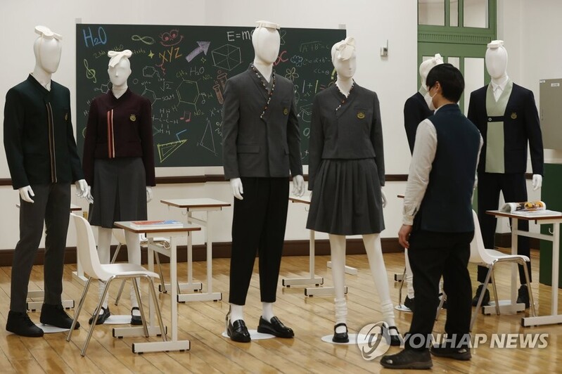 "한복입고 학교 가요"…올해 한복교복 도입 12개 중고교 공모