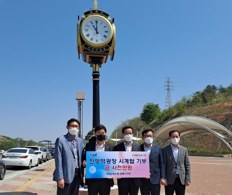 [픽! 김해] 그냥 지나칠 걱정 끝…진영역에 높이 5ｍ 시계탑