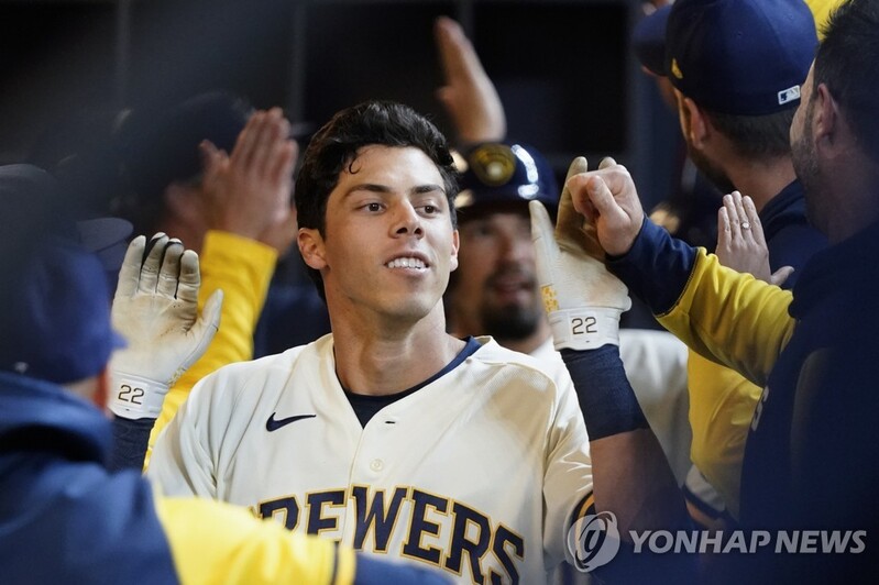 팬서비스의 진화…MLB 밀워키 선수들, 금요일에 팬들 술값 쏜다