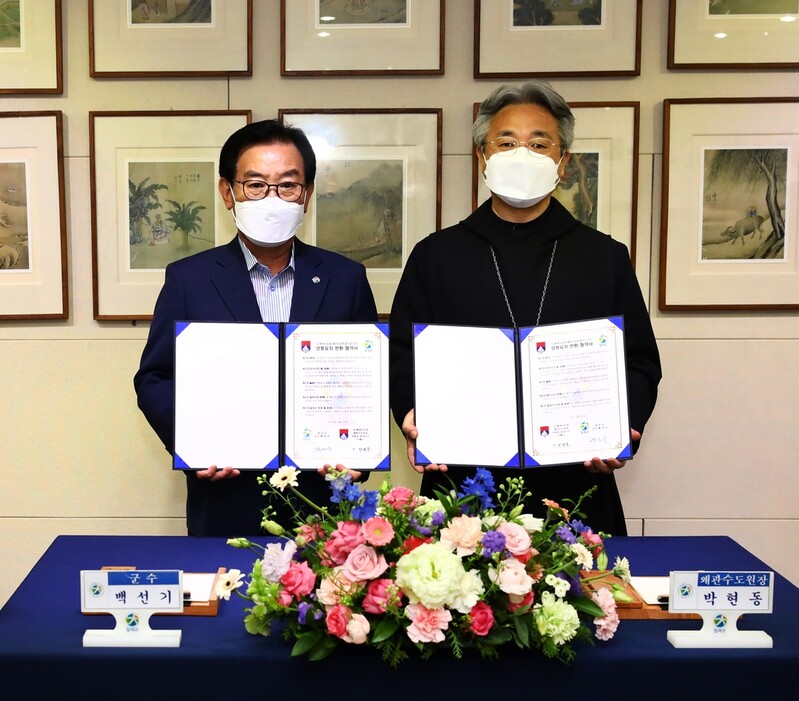 칠곡군, 테마공원 전시 첫 양봉 교재 왜관수도원에 반환