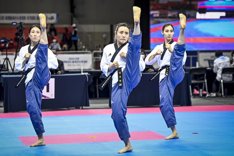 고양 세계태권도품새선수권 개막…한국, +30세 女단체전서 첫 금