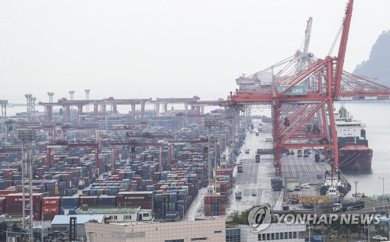 Won-based export settlements slid for 4th year in 2021