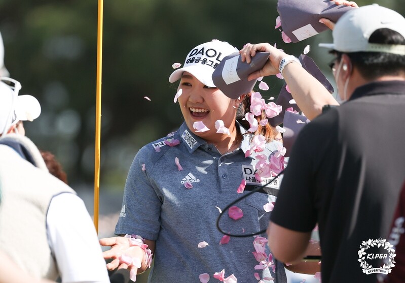 '4월의 여왕' 유해란, 시즌 첫 KLPGA 우승에 상금 1위(종합)