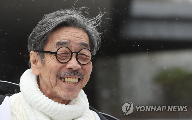 (LEAD) Popular novelist Lee Oi-soo dies at 75