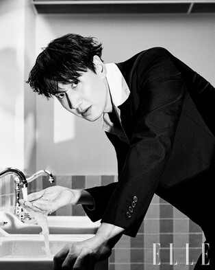 Lee Kwang-soo poses for ELLE magazine May issue
