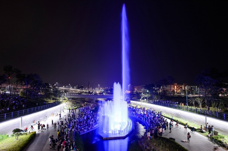 세종시 방축천 음악분수 3년 만에 재개…10월까지 가동