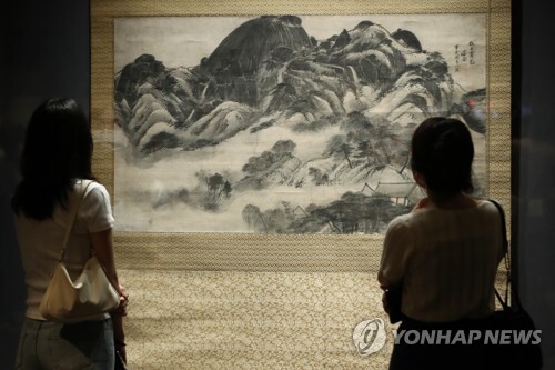 (LEAD) Lee Kun-hee's art collection to go on display again to mark 1st anniv. of donation