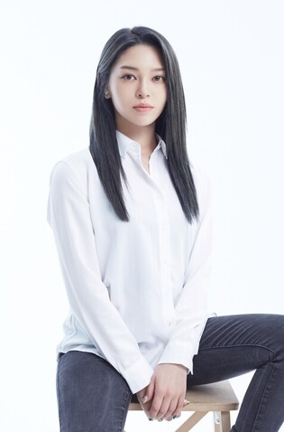 Singer AleXa makes debut in film scene with movie 'Seoul Ghost Story'