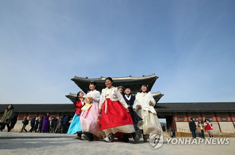문화재청, '외국인 제외' 논란에 "어린이날 고궁 모두 무료입장"