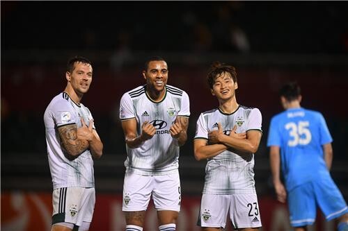(LEAD) With one team in, 3 more from S. Korea trying to reach AFC Champions League knockouts
