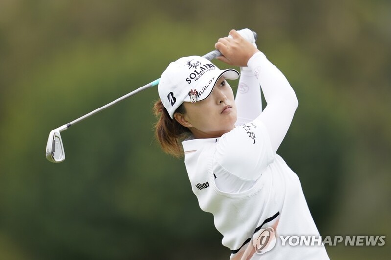 6연속 버디로 살아난 고진영…신설 대회 첫날 7언더파 2위(종합)