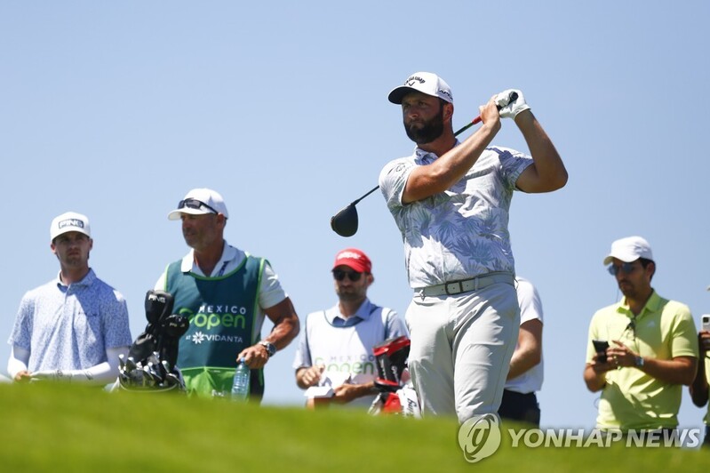 람, PGA 투어 멕시코오픈 3R 2타 차 선두…강성훈은 45위