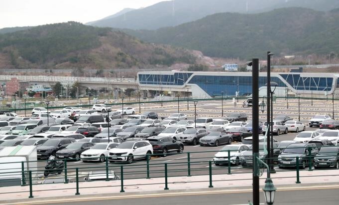 롯데월드부산 개장 이후 대중교통 이용객 증가 추세