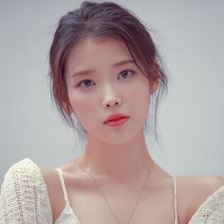 IU donates 100 million won in line with Children's Day