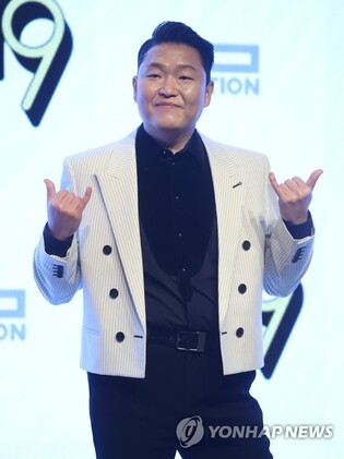 PSY returns by sweeping music charts