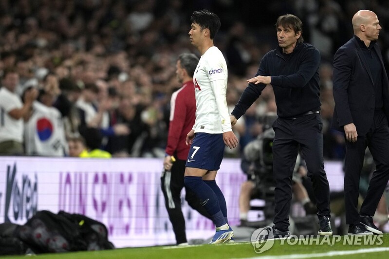 교체 단행한 콘테 '이해하지?'…손흥민 "더 뛰고 싶었지만 이해"