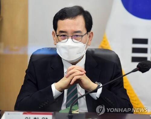 New industry minister vows to overhaul energy policy, end nuclear phaseout