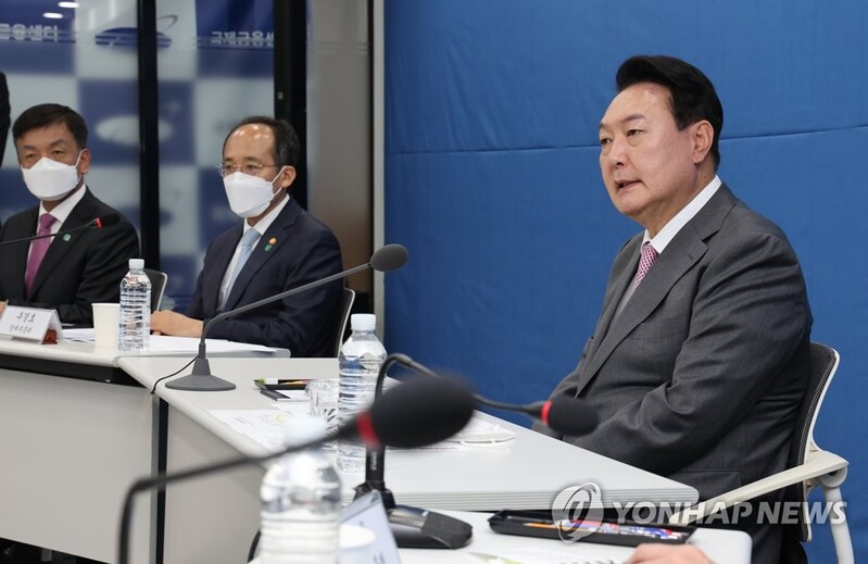 Yoon calls for preemptive response to economic challenges